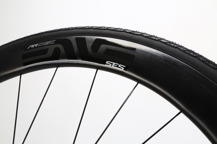 エンヴィ SES4.5AR DISC リム幅30mmのパリ〜ルーベ/グラベル用エアロ ...